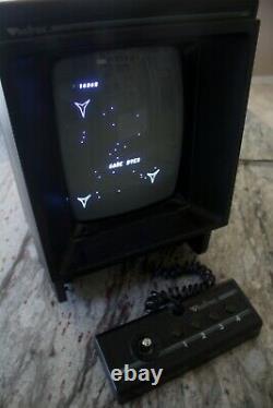 GCE HP-3000 Vectrex Arcade System with 8 games. Very good condition