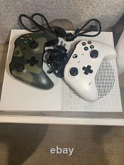 Microsoft Xbox One S 1 TB White Console Very Good Condition also comes with stuf