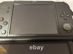 New Nintendo 3DS XL Gray/Black with Games, Stylus & Charger (Good Condition)