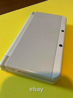 New' Nintendo 3ds White. Very Good Condition With New Charger