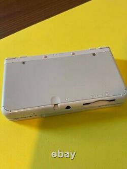 New' Nintendo 3ds White. Very Good Condition With New Charger