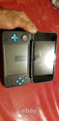New nintendo 2ds xl blue good working condition light scraches and normal wear