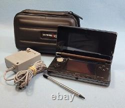 Nintendo 3DS 2GB Very Good Condition Charger, Stylus, Case included Works Great