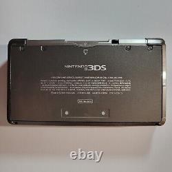 Nintendo 3DS Cosmo Black 4gb + Charger + Stylus (very good condition)