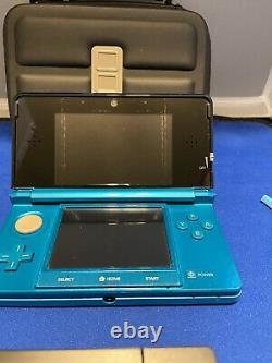 Nintendo 3DS Teal with Charger, Case Angry Birds Star Wars Good Condition