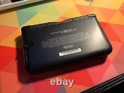 Nintendo 3DS XL Gray/Black Console Very good condition with stylus WORKING