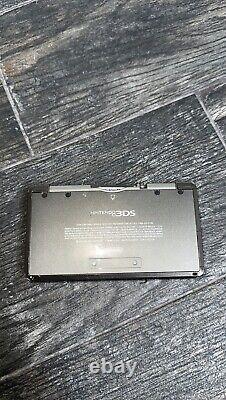 Nintendo 3DS with charger Black- Good condition no stylus