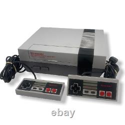 Nintendo NES Console 2 Controllers & Cables Good Condition Tested