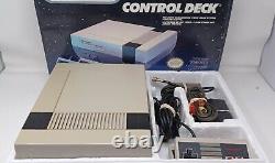Nintendo NES Entertainment System Control Deck in Box Good Condition