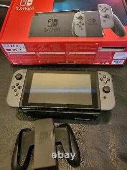 Nintendo Switch 32GB Console with Gray Joy-Con very good condition