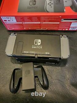Nintendo Switch 32GB Console with Gray Joy-Con very good condition