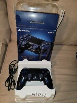 Ps4 pro 1tb used in very good Condition with original Sony accessories