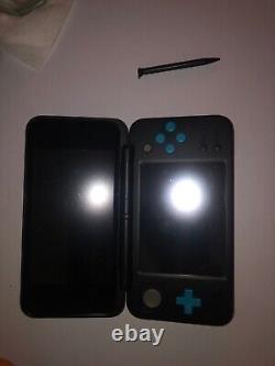 Used Nintendo 2DS XL very good condition includes case and stylus