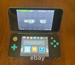Used new Nintendo 2ds xl black & turquoise Good condition Charger And stylus