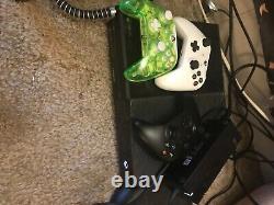 Xbox one + 1 controller good condition