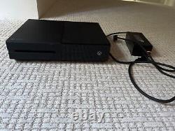 Xbox one console 780 gigs, black, very good condition