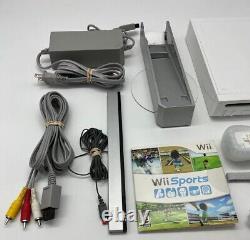 Console Blanche Nintendo Wii Avec Wii Sports- Très Bonne Condition Nettoyée Et Testée
