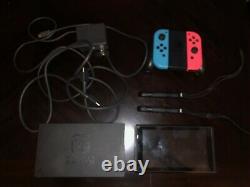 Console D'interrupteur Nintendo Avec Protecteur D'écran Légèrement Utilisé Bon État