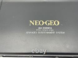 Console Neo Geo AES avec manette SNK Pro et adaptateur secteur en bon état, testée.