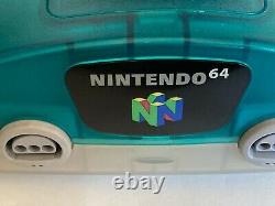 Console Nintendo 64 N64 avec 2 manettes Ice Blue, testée et fonctionnelle en très bon état.
