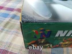 Console Nintendo 64 avec boîte et 3 jeux en boîte en très bon état