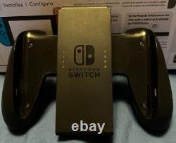 Console Nintendo Switch 32Go avec Joy-Con gris foncé et tous les cordons en bon état.