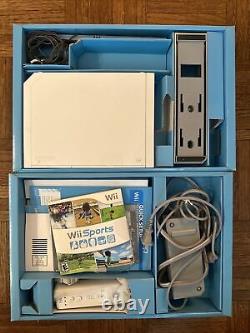 Console Nintendo Wii blanche avec bundle Wii Sports en bon état complet
