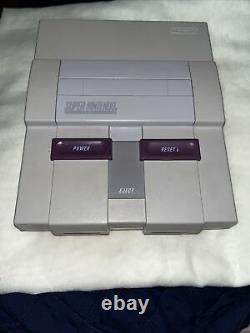 Console Super Nintendo SNES vintage seulement en bon état