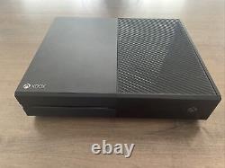 Console Xbox One en bon état avec 1 manette