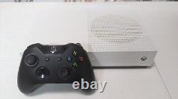 Console de jeu Microsoft Xbox One S 1 To avec manette + accessoires en bon état.
