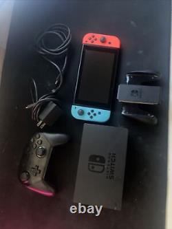 Console de jeu portable Nintendo Switch 32 Go, Rouge néon/Bleu néon, TRÈS BON ÉTAT