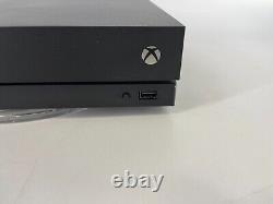 Microsoft Xbox One X Noire 1 To en très bon état avec manette/cordon d'alimentation/HDMI