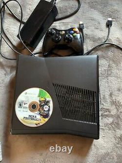 Ncaa Football 14 Et Xbox 360 Slim 4 Go Console (tous Deux Testés En Bon État)