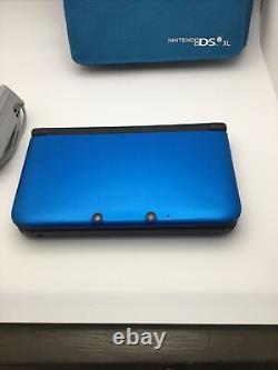 Nintendo 3DS XL. Bleu. Avec chargeur. Bon état de fonctionnement.