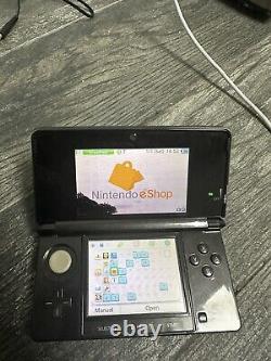 Nintendo 3DS avec chargeur Noir - Bon état, pas de stylet.