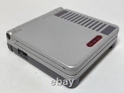 Nintendo Classic NES Édition Limitée Game Boy Advance SP en Bon État