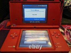 Nintendo DSi Système Rouge Mat Très Bon État Livré avec Chargeur et Jeu