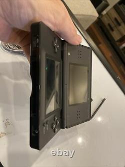 Nintendo Ds Lite Console Noir Bon État Avec Chargeur & Pokemon Black Shell