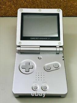 Nintendo Gameboy Advance Sp Console Avec Câble Argent Bon État / Travail