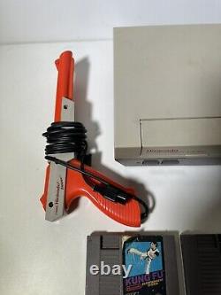 Nintendo Nes-001 (feu Rouge Clignotant) Semble En Bon État. Lire La Description