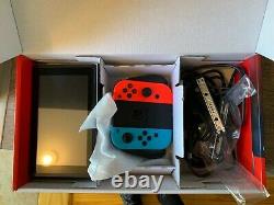 Nintendo Switch 32 Go Neon Red / Neon Blue Console. Utilisé Une Fois. Très Bon État