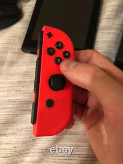 Nintendo Switch 32 Go Neon Red Neon Blue. En Bon État. Avec Batterie Supplémentaire