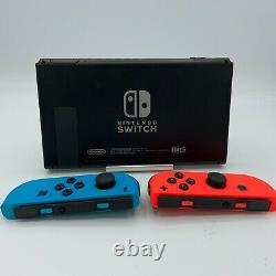 Nintendo Switch 32 Go Très Bon État + Rouge / Bleu Joy-cons