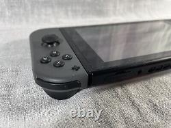 Nintendo Switch HAC-001 Console Gris Joy-Con + 2 Jeux, Bundle Boîte d'Origine Très Bonne Condition