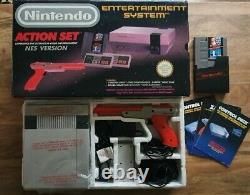Nintendo (nes) Boxed Action Set Console Avec Zapper Bon État / Testé