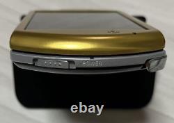 SONY PSP go noir piano en bon état avec une couverture dorée. Consoles de jeux uniquement.