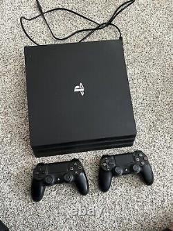 Sony Playstation 4 Pro 1tb Jet Noir Bon État 2 Contrôleurs