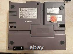 Système de contrôle de la console de jeu Nintendo Entertainment System dans sa boîte en bon état, testé.
