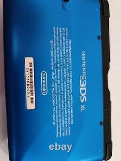 Système de jeu portable Nintendo 3DS XL en bleu royal avec étui rigide noir, en bon état