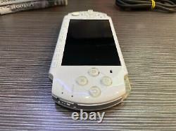 Vente groupée d'une PSP-3001 White Pearl Edition nord-américaine en bon état